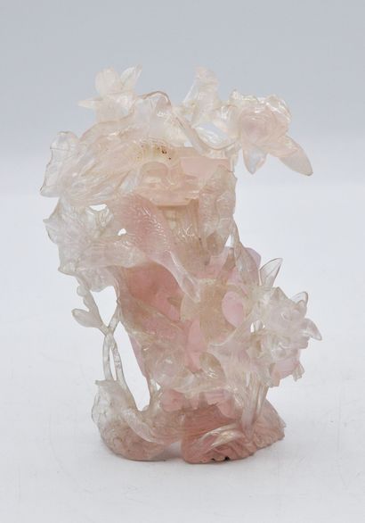 null CHINE :

Vase couvert en quartz rose richement paré d'oiseaux, poissons et plantes...