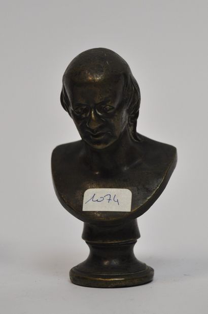 null Bronze lot including : 

- A bust representing Benjamin Franklin. Height : 11...
