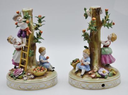 null CAPODIMONTE

Pair of candlesticks in polychrome porcelain decorated with children...