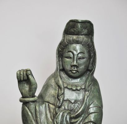 null CHINE :

Importante sculpture en pierre verte représentant une divinité debout...