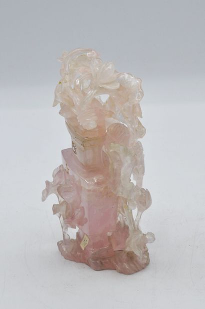 null CHINE :

Vase couvert en quartz rose richement paré d'oiseaux, poissons et plantes...