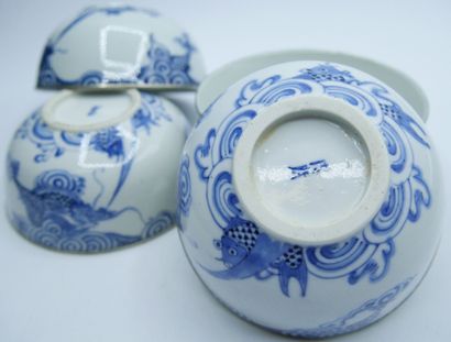 null VIETNAM - XIXe siècle

Ensemble en porcelaine bleu blanc cerclé de métal de...