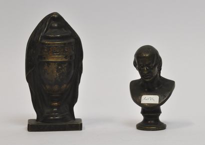 null Bronze lot including : 

- A bust representing Benjamin Franklin. Height : 11...