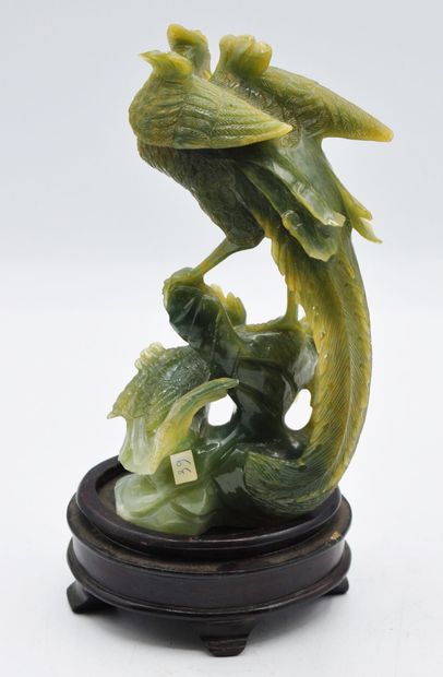 null CHINE :

Groupe en serpentine sculptée d'un phénix posé sur un branchage fleuri.

Epoque...