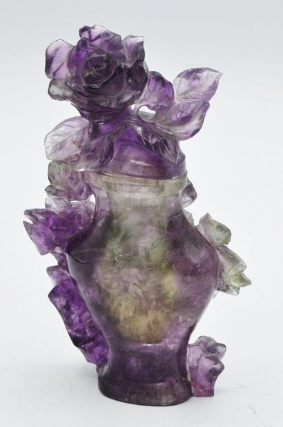 null CHINE :

Petit vase couvert pansu en cristal violet et vert à décor de fleurs...