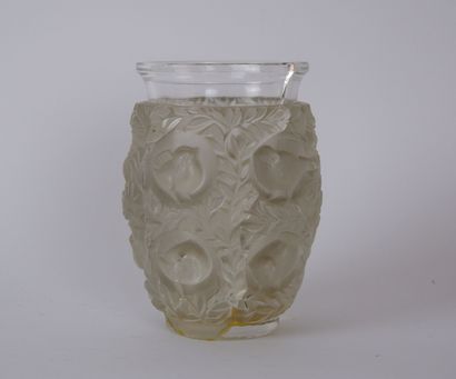 null LALIQUE France

Vase modèle "Bagatelle" en verre moulé pressé, à décor de moineaux...