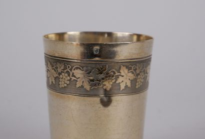 null Timbale in plain silver 950 thousandths decorated with friezes of vine leaves...