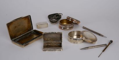 null Lot of boxes and pillboxes in silver 925 thousandths (200 gr approximately)...