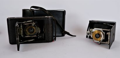 null PHOTOGRAPHIES

Lot d'appareils photographiques comprenant : 

KODAK Automatique...