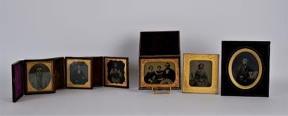 null PHOTOGRAPHIES

Lot de 6 ambrotypes représentant des portraits de familles, portraits...