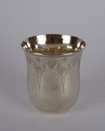 null Large silver kettledrum 950 thousandths with pearled decoration, shells and...