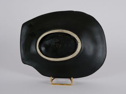 null Pol CHAMBOST (1906-1983)

Mould-shaped ceramic bowl with black enamel and pink...