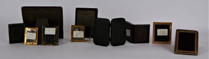 null PHOTOGRAPHS

Lot of 6 ambrotypes representing portraits in gilt metal frames...