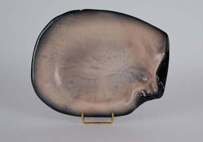 null Pol CHAMBOST (1906-1983)

Mould-shaped ceramic bowl with black enamel and pink...