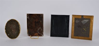 null PHOTOGRAPHS

Lot of four daguerreotypes representing portraits of men and women...