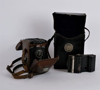 null PHOTOGRAPHS

Lot of cameras including : 

KODAK Automatic Patents pending, Eastman...