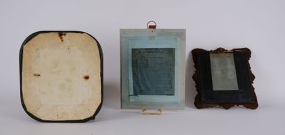 null PHOTOGRAPHS

Lot of three daguerreotypes representing a woman, a father and...