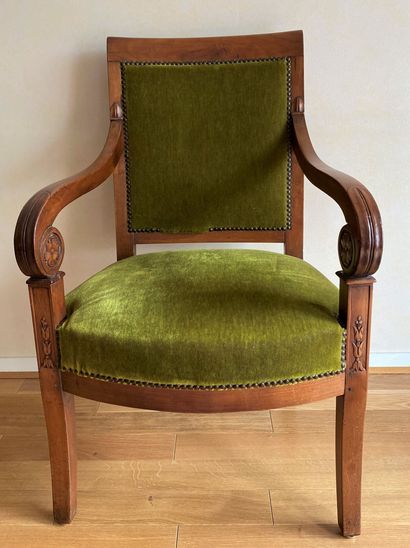 null Mahogany armchair with straight back, scrolled armrest, resting on four sabre...