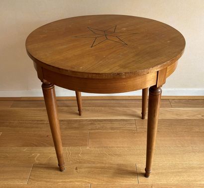 null Petite table basse circulaire ou table d'entre-deux en bois naturel à décor...