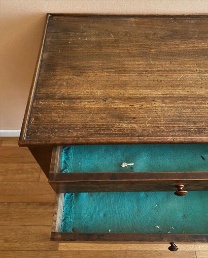 null Table de chevet en bois naturel teinté ouvrant à 2 tiroirs en façade reposant...
