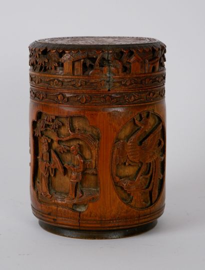 null Pot à tabac en bambou sculpté à décor de personnages et de phoenix dans des...