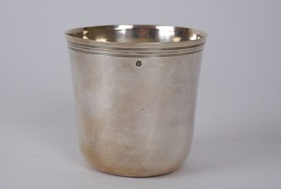 null Timbale in plain silver 950 thousandth. Hallmark 1st title (1819-1838). 

Height...