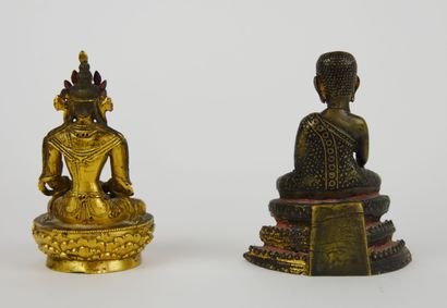 null CHINE :

Petite statuette de Bouddha Amitayus en bronze ciselé et doré représenté...
