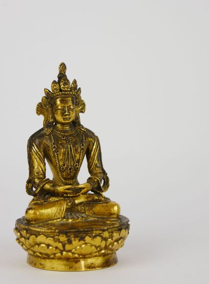 null CHINE :

Petite statuette de Bouddha Amitayus en bronze ciselé et doré représenté...