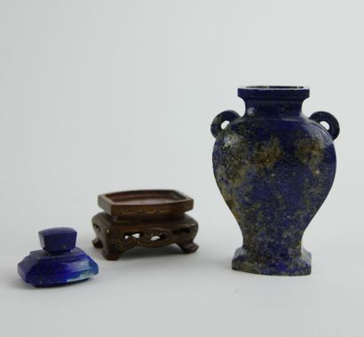 null CHINE :

Lot comprenant : 

Un vase balustre et son couvercle en lapis-lazuli.

Un...
