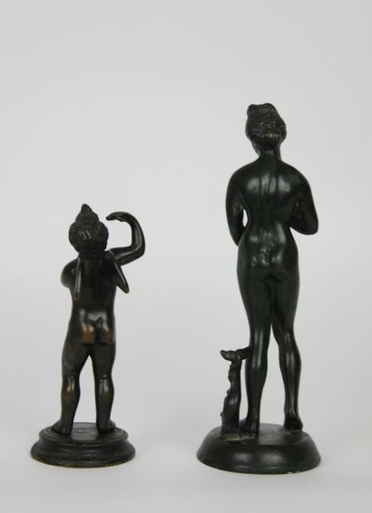 null Deux statuettes en bronze représentant Venus et Apollon. 

Hauteurs : 19 et...