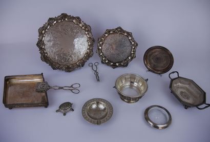 null Lot of silver plated metal pieces including : 

1 octagonal openwork metal bowl...