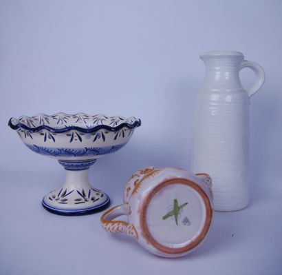 null Lot of French and foreign ceramic pieces including : 

1 earthenware terrine...