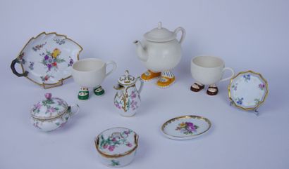 null Lot of foreign porcelain including: 

A fine porcelain milk jug and covered...