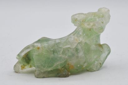 null CHINE :

Buffle d'eau en quartz nuancé verte, représentée couché.

Epoque XXe...