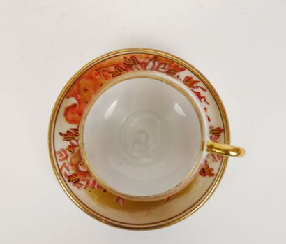 null JAPON

Partie de service à thé en porcelaine fine à décor de Satsuma à décor...