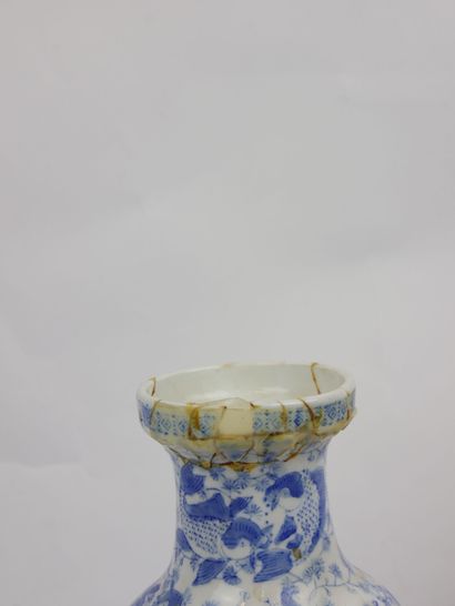 null CHINE & JAPON

Lot en porcelaine blanc bleu comprenant : 

- Un pot a gingembre...