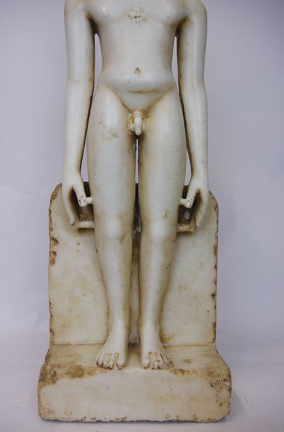 null INDE - XXe siècle

Importante statuette de Jina debout en marbre blanc, les...