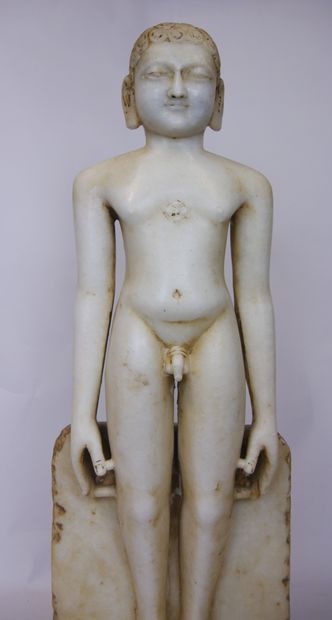 null INDE - XXe siècle

Importante statuette de Jina debout en marbre blanc, les...
