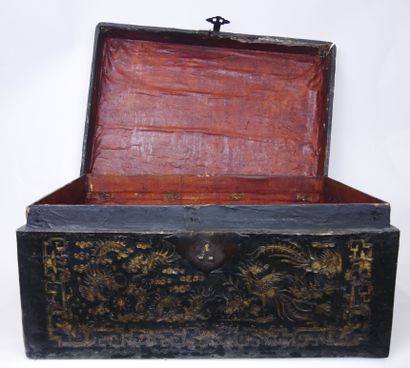 null CHINE - Vers 1900

Trois coffres gigognes en laque noir décoré en laque or de...