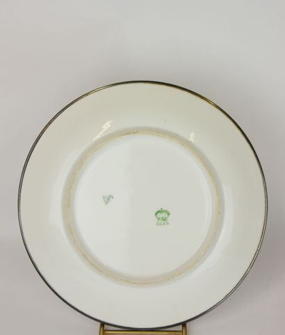 null Suite de 4 assiettes en porcelaine comprenant : 

- CANTON, Assiette en porcelaine...