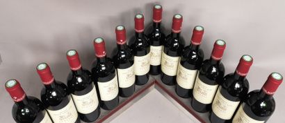 null 12 bouteilles Château PETIT VILLAGE - Pomerol 1995 En caisse bois.
