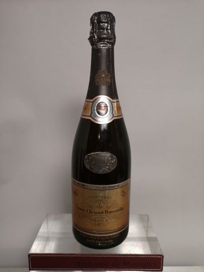 null 1 bouteille CHAMPAGNE Vve. CLICQUOT PONSARDIN Rosé 1975 Etiquette Import Italie,...