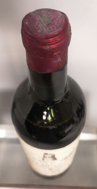 null 1 bouteilles Château LATOUR - 1er Gcc Pauiilac 1948 Etiquette légèrement tachée...