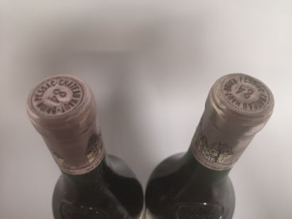 null 2 bouteilles Château HAUT BRION - 1er Gcc Graves 1984 Etiquettes légèrement...