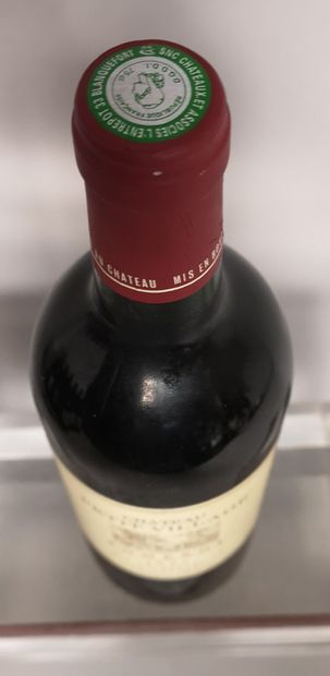 null 1 bouteille Château PETIT VILLAGE - Pomerol 1994 Etiquette légèrement taché...