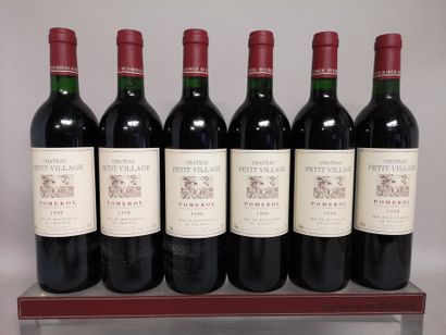 null 6 bouteilles Château PETIT VILLAGE - Pomerol 1990 En caisse bois.
