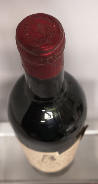 null 1 bouteille Château LATOUR - 1er Gcc Pauiilac 1946 Etiquette légèrement tachée...