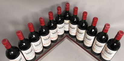 null 12 bouteilles Château GRAND PUY LACOSTE - 5e Gcc Pauillac 1983 En caisse bois....