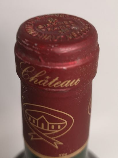null 1 bouteille Château SOCIANDO MALLET - Haut Médoc 1985 Etiquette tachée. Niveau...