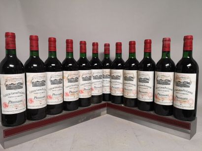 null 12 bouteilles Château GRAND PUY LACOSTE - 5e Gcc Pauillac 1983 En caisse bois....